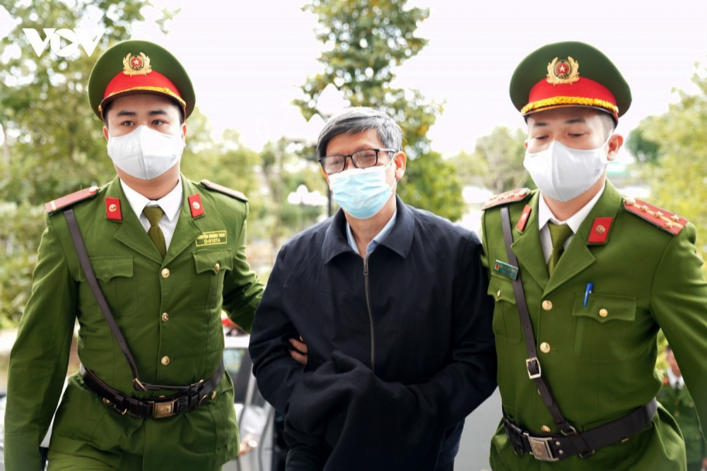 Two former ministers stand trial in Viet A COVID-19 test kit scandal